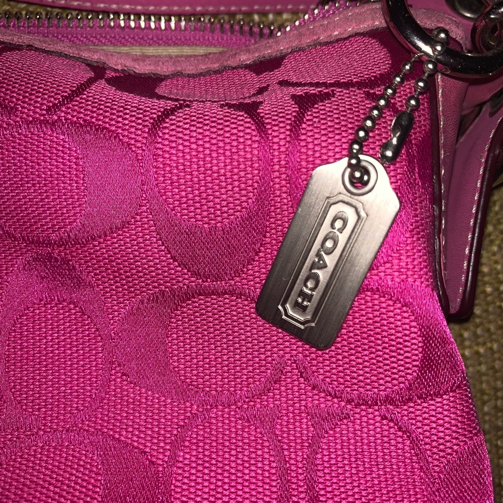 Beautiful pink authentic Coach bag. Perfect for spring and summer.